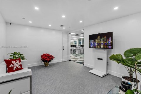 Commercial property in Miami, Florida № 1693619 - photo 21