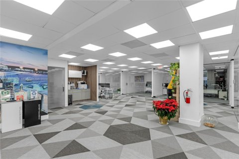 Commercial property in Miami, Florida № 1693619 - photo 30