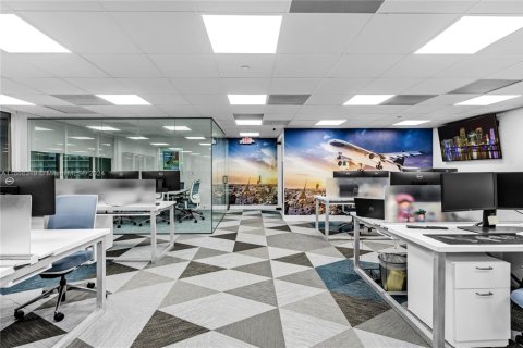 Commercial property in Miami, Florida № 1693619 - photo 25