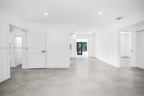 Casa en venta en Miami, Florida, 3 dormitorios, 109.81 m2 № 2002299 - foto 4
