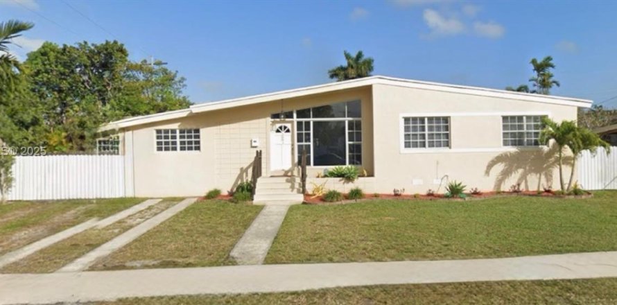 Дом в Майами, Флорида 3 спальни № 1955857