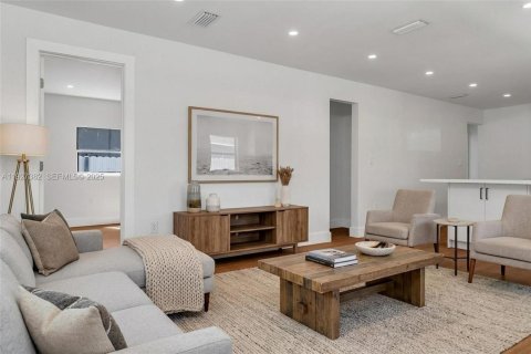 Villa ou maison à vendre à Opa-locka, Floride: 5 chambres, 115.94 m2 № 1986264 - photo 2