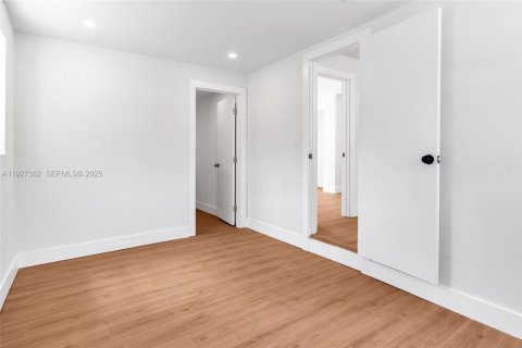 Villa ou maison à vendre à Opa-locka, Floride: 5 chambres, 115.94 m2 № 1986264 - photo 25