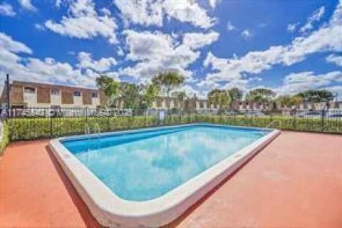 Adosado en venta en North Lauderdale, Florida, 3 dormitorios, 130.34 m2 № 1920782 - foto 2