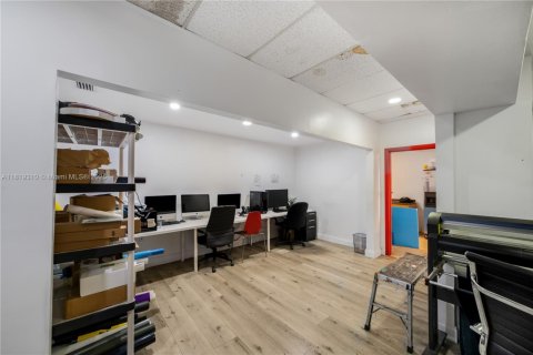 Commercial property in Miami, Florida № 1782094 - photo 16