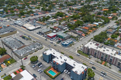 Commercial property in Miami, Florida № 1782094 - photo 4
