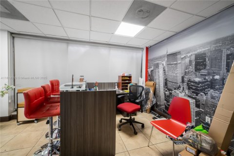 Commercial property in Miami, Florida № 1782094 - photo 11