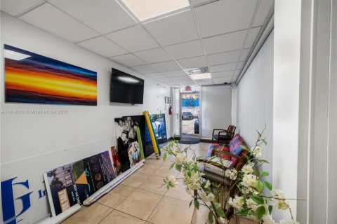 Commercial property in Miami, Florida № 1782094 - photo 10
