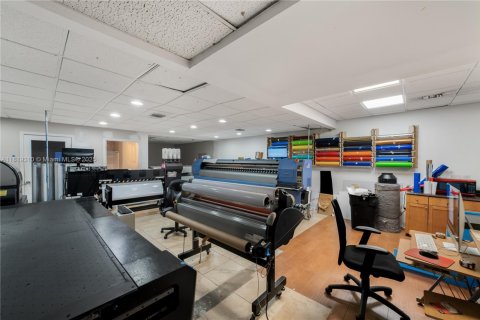 Commercial property in Miami, Florida № 1782094 - photo 23
