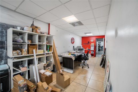 Commercial property in Miami, Florida № 1782094 - photo 12