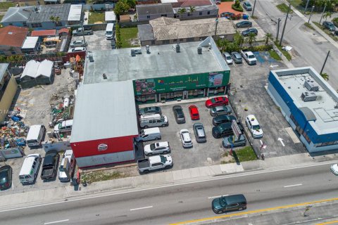 Commercial property in Miami, Florida № 1782094 - photo 5