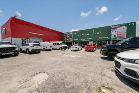 Commercial property in Miami, Florida № 1782094 - photo 2