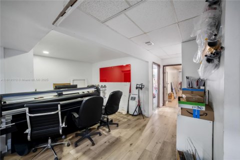 Commercial property in Miami, Florida № 1782094 - photo 17