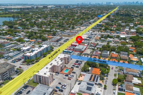 Commercial property in Miami, Florida № 1782094 - photo 1