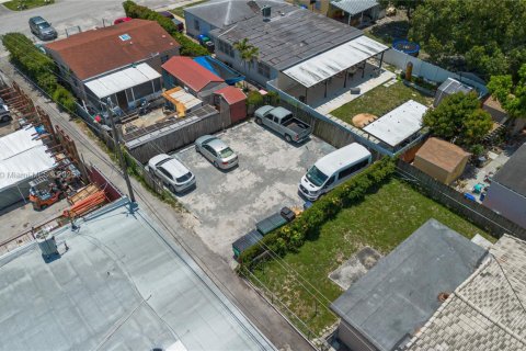 Commercial property in Miami, Florida № 1782094 - photo 6