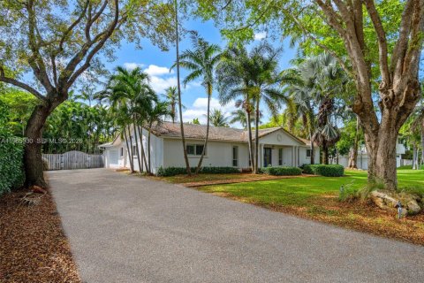 House in Pinecrest, Florida 3 bedrooms, 243.87 sq.m. № 2048262 - photo 3