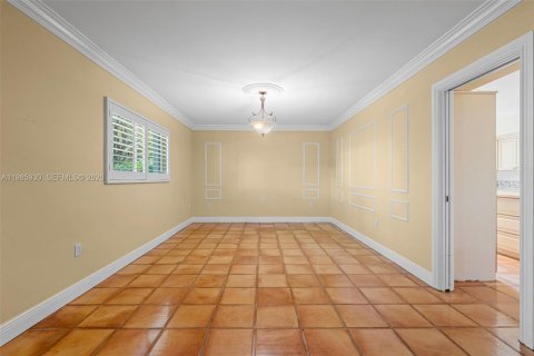 House in Pinecrest, Florida 3 bedrooms, 243.87 sq.m. № 2048262 - photo 11