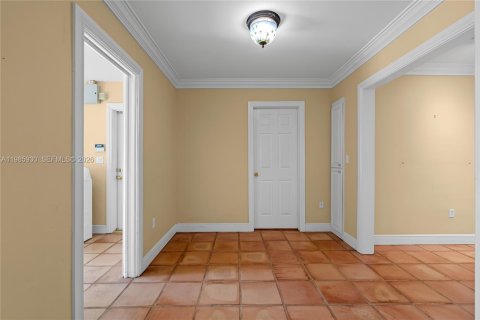 House in Pinecrest, Florida 3 bedrooms, 243.87 sq.m. № 2048262 - photo 19