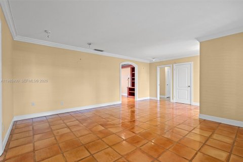 House in Pinecrest, Florida 3 bedrooms, 243.87 sq.m. № 2048262 - photo 9