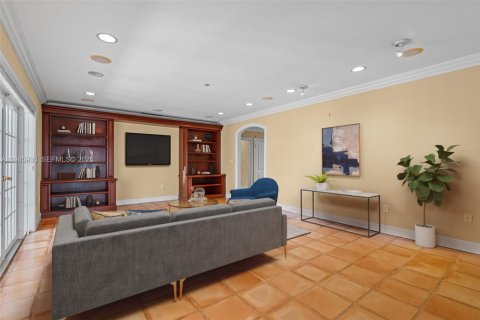 House in Pinecrest, Florida 3 bedrooms, 243.87 sq.m. № 2048262 - photo 15