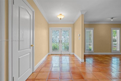 House in Pinecrest, Florida 3 bedrooms, 243.87 sq.m. № 2048262 - photo 6