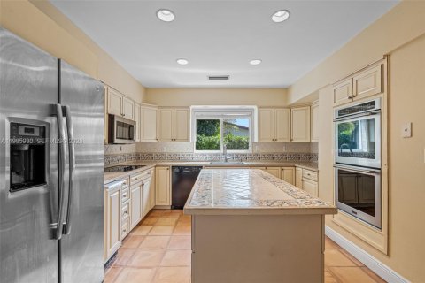 House in Pinecrest, Florida 3 bedrooms, 243.87 sq.m. № 2048262 - photo 24