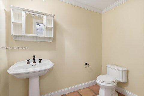 House in Pinecrest, Florida 3 bedrooms, 243.87 sq.m. № 2048262 - photo 20