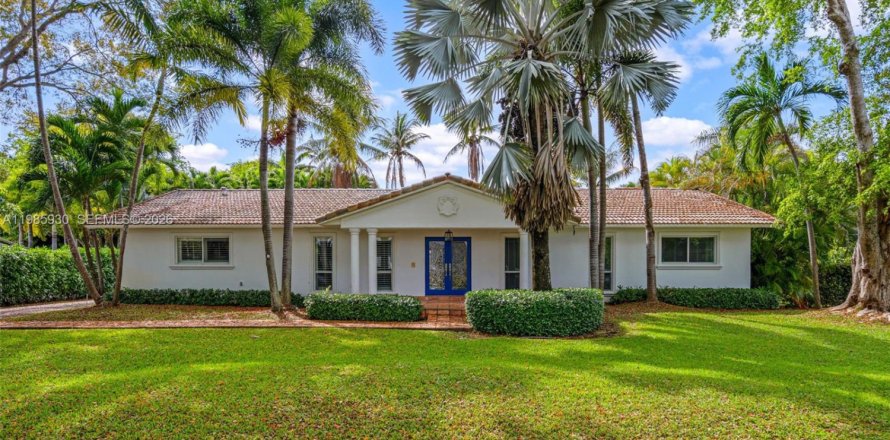 House in Pinecrest, Florida 3 bedrooms, 243.87 sq.m. № 2048262