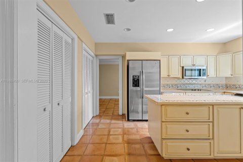 House in Pinecrest, Florida 3 bedrooms, 243.87 sq.m. № 2048262 - photo 21