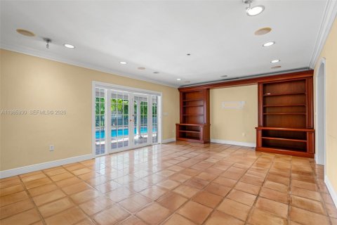 House in Pinecrest, Florida 3 bedrooms, 243.87 sq.m. № 2048262 - photo 17