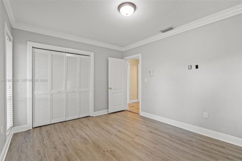 House in Pinecrest, Florida 3 bedrooms, 243.87 sq.m. № 2048262 - photo 30