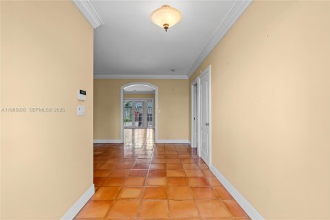 House in Pinecrest, Florida 3 bedrooms, 243.87 sq.m. № 2048262 - photo 5