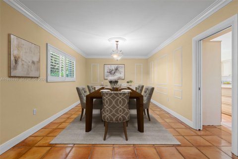 House in Pinecrest, Florida 3 bedrooms, 243.87 sq.m. № 2048262 - photo 10