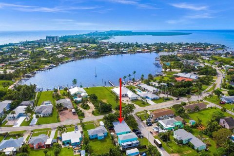 Casa en venta en Fort Pierce, Florida, 2 dormitorios, 135.27 m2 № 807607 - foto 1