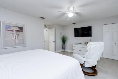 House in Davie, Florida 2 bedrooms, 123.84 sq.m. № 2189789 - photo 15