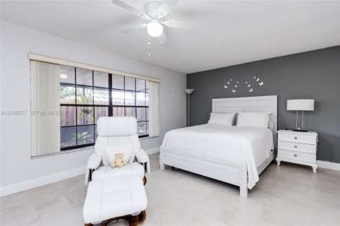 House in Davie, Florida 2 bedrooms, 123.84 sq.m. № 2189789 - photo 13