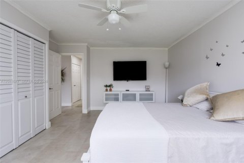 House in Davie, Florida 2 bedrooms, 123.84 sq.m. № 2189789 - photo 22