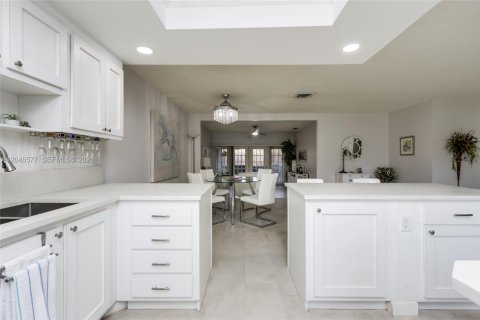 House in Davie, Florida 2 bedrooms, 123.84 sq.m. № 2189789 - photo 9