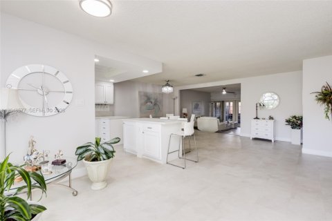 House in Davie, Florida 2 bedrooms, 123.84 sq.m. № 2189789 - photo 3
