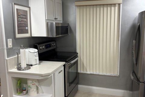 House in Davie, Florida 2 bedrooms, 123.84 sq.m. № 2189789 - photo 10