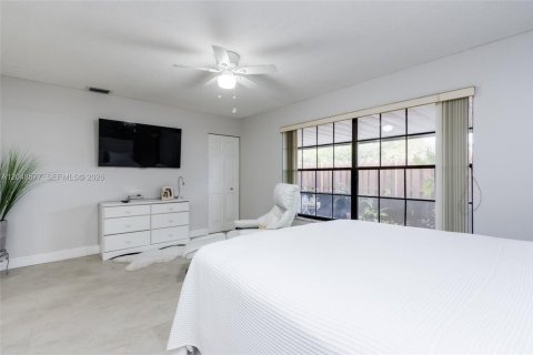 House in Davie, Florida 2 bedrooms, 123.84 sq.m. № 2189789 - photo 16