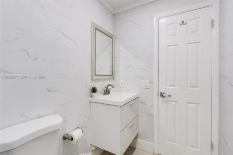 House in Davie, Florida 2 bedrooms, 123.84 sq.m. № 2189789 - photo 24