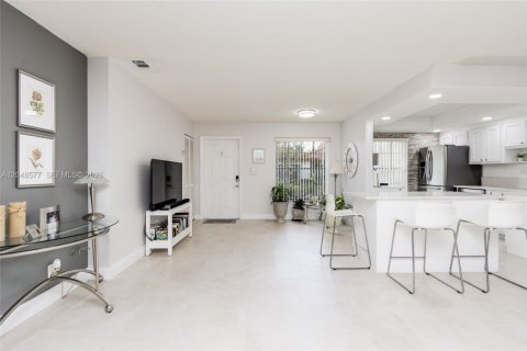 House in Davie, Florida 2 bedrooms, 123.84 sq.m. № 2189789 - photo 29