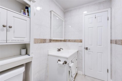 House in Davie, Florida 2 bedrooms, 123.84 sq.m. № 2189789 - photo 18