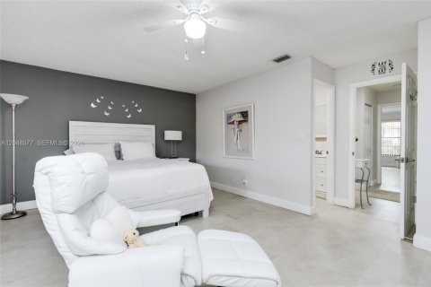 House in Davie, Florida 2 bedrooms, 123.84 sq.m. № 2189789 - photo 14