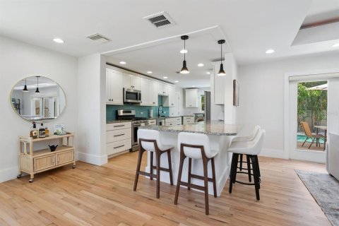 Villa ou maison à vendre à Sarasota, Floride: 3 chambres, 159.05 m2 № 2148143 - photo 12
