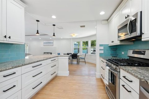 Villa ou maison à vendre à Sarasota, Floride: 3 chambres, 159.05 m2 № 2148143 - photo 17