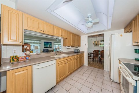 Villa ou maison à vendre à Pinellas Park, Floride: 2 chambres, 166.48 m2 № 2116595 - photo 15