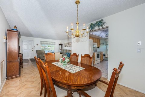 Villa ou maison à vendre à Pinellas Park, Floride: 2 chambres, 166.48 m2 № 2116595 - photo 12
