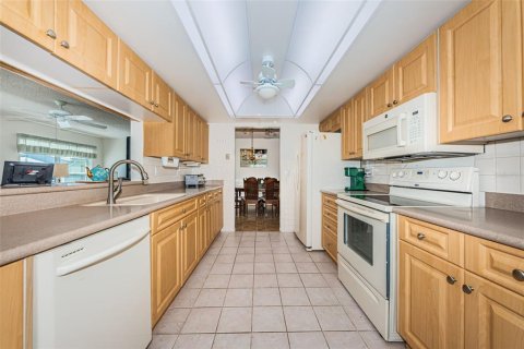 Villa ou maison à vendre à Pinellas Park, Floride: 2 chambres, 166.48 m2 № 2116595 - photo 14